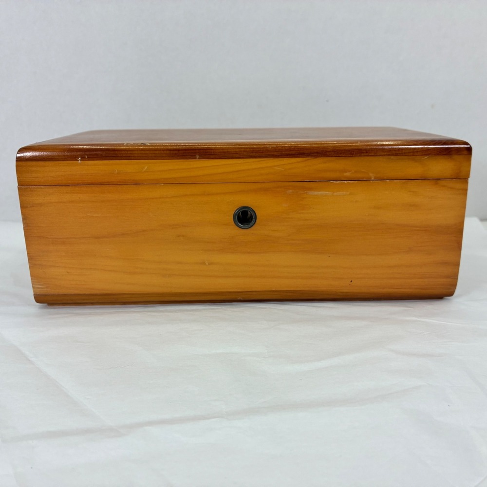 Vintage Lane Cedar Chest Keepsake Box Lipkin Furniture Stores Wood Jewelry Box